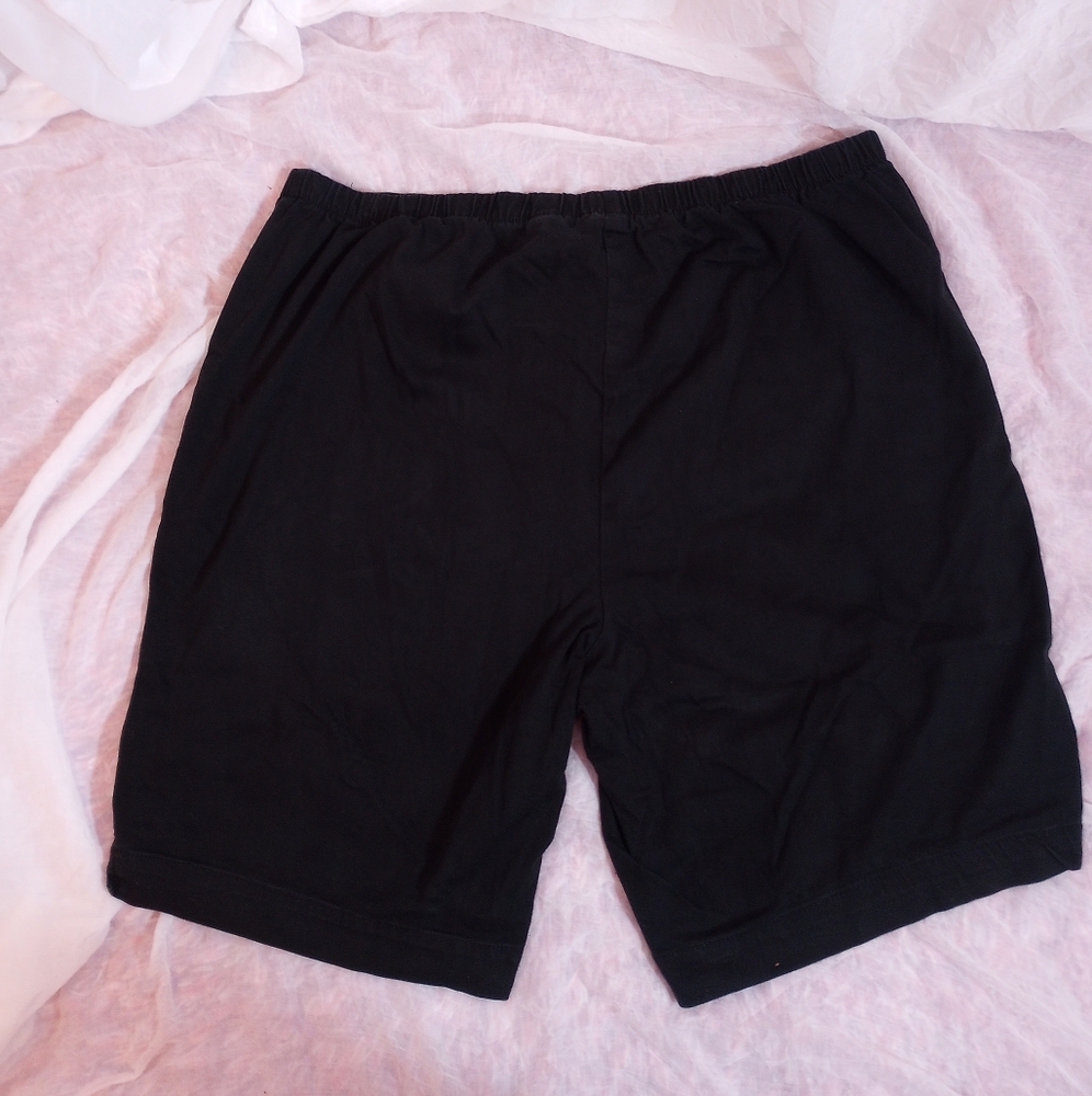 White Stag Stretch Black Womans Shorts. Size 2XL. SKU 20.1W